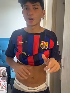 Leonarrrd 01 online show from October 28, 2025, 9:17 pm