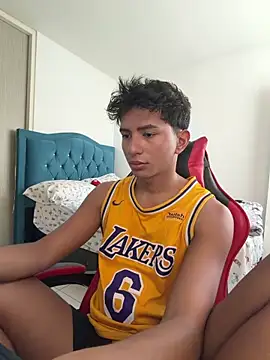 Leonarrrd 01 online show from April 9, 2026, 8:14 pm