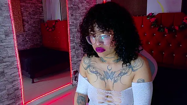 miahernadez303av online show from March 5, 2026, 4:52 am