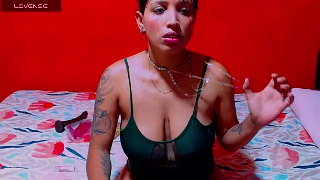 Snapshot of Dirty_Zoe chatting on December 6, 2024, 2:57 am Dirty Zoe online show from December 6, 2024, 2:57 am