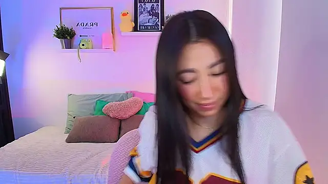 lilyy evanss online show from September 24, 2025, 9:18 pm