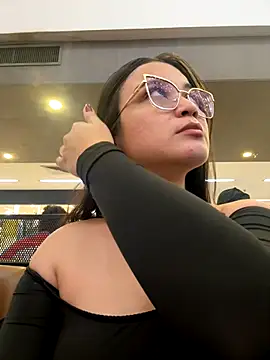 CamilaSofiia online show from November 11, 2025, 11:27 pm