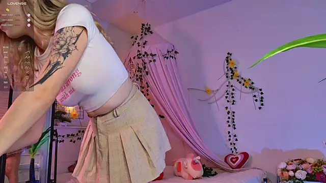 LoraaDoll online show from January 17, 2025, 1:56 pm