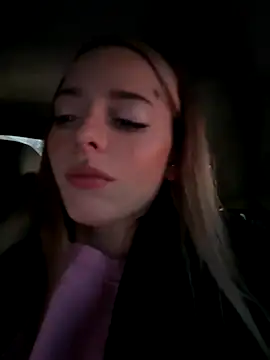 LoraaDoll online show from October 21, 2025, 2:51 pm