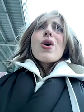 LoraaDoll online show from October 27, 2025, 1:48 pm