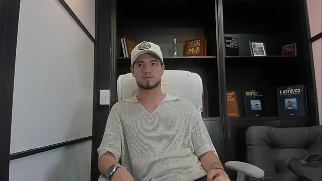 EdwardRoss  online show from March 5, 2025, 7:06 pm