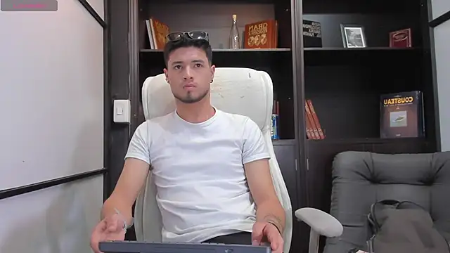 EdwardRoss  online show from March 10, 2025, 7:50 pm