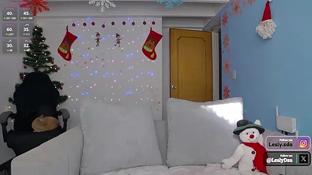 leslyyu online show from December 17, 2024, 8:32 pm