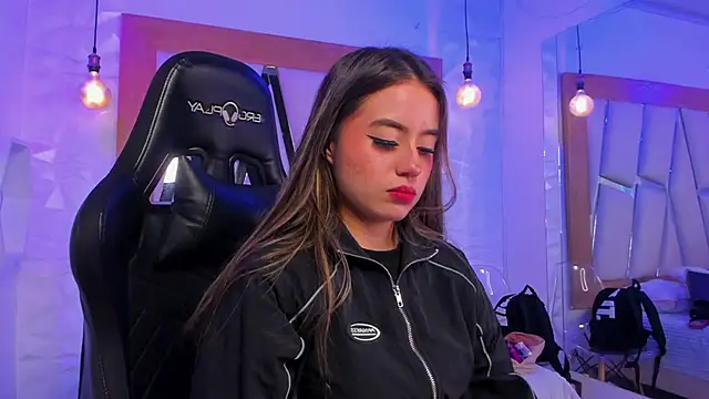 ary cooper  online show from October 30, 2025, 12:39 pm