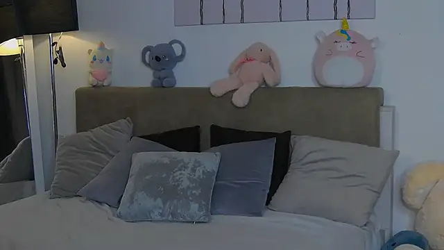 CassKiera online show from November 8, 2025, 6:46 am