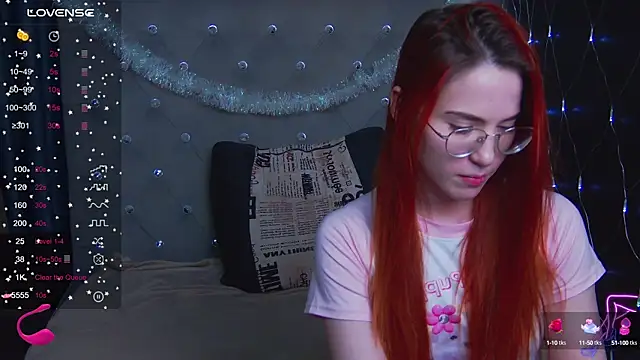 Snapshot of EmilyKents chatting on December 23, 2024, 10:53 am EmilyKents online show from December 23, 2024, 10:53 am