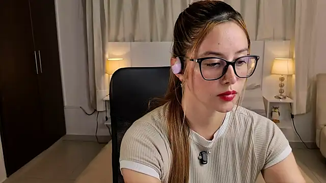 Snapshot of alliee_mod chatting on July 18, 2026, 4:49 am alliee mod online show from July 18, 2026, 4:49 am