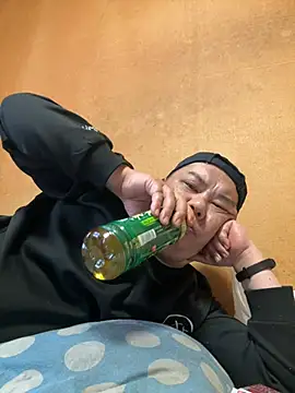 punk0805 online show from April 1, 2026, 6:47 am