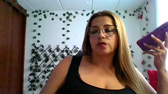 RossanaLionheart online show from October 3, 2025, 10:18 pm