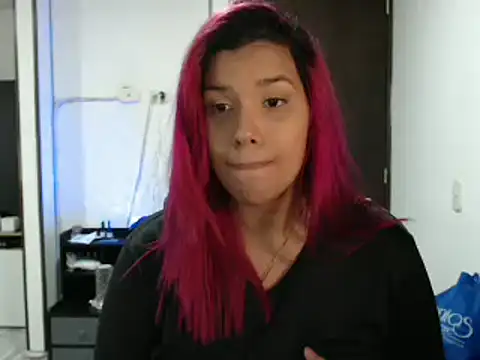 Snapshot of CarolinaRincon chatting on February 14, 2025, 9:21 pm CarolinaRincon online show from February 14, 2025, 9:21 pm