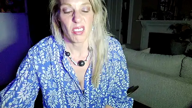 Snapshot of Glamazonx chatting on April 25, 2026, 2:14 am Glamazonx online show from April 25, 2026, 2:14 am