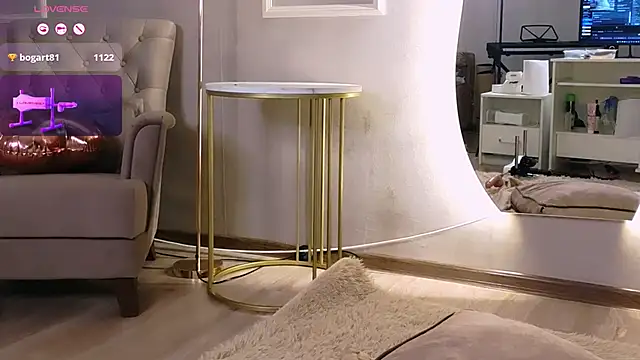 Britney Lynch online show from February 17, 2025, 12:10 am