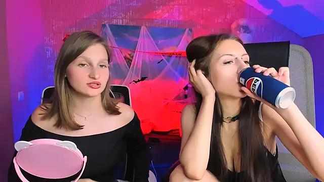 Snapshot of EllaHorton chatting on October 26, 2025, 12:44 pm EllaHorton online show from October 26, 2025, 12:44 pm