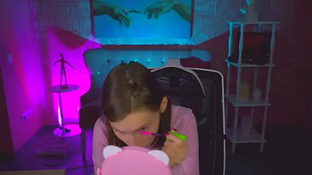 Snapshot of EllaHorton chatting on November 11, 2025, 4:29 pm EllaHorton online show from November 11, 2025, 4:29 pm