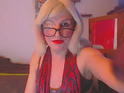 LorenJade online show from March 10, 2025, 7:21 am