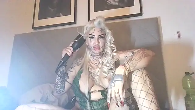 Jeanny Bln online show from December 4, 2024, 3:54 pm