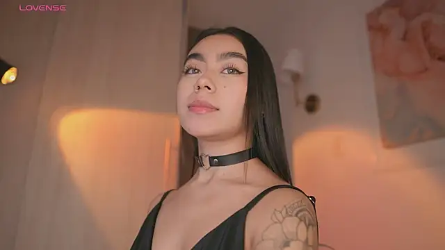 Snapshot of GigiLee_ chatting on October 10, 2025, 11:26 pm GigiLee  online show from October 10, 2025, 11:26 pm
