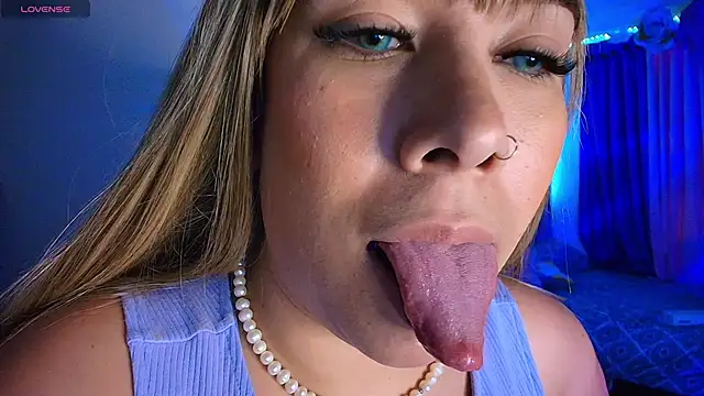 leahtemptation3 online show from March 15, 2025, 8:37 am