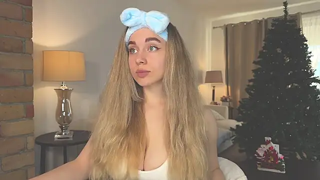 Snapshot of hotexclusive_ chatting on December 13, 2024, 7:04 am hotexclusive  online show from December 13, 2024, 7:04 am