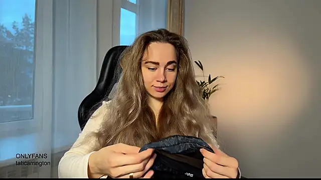 hotexclusive  online show from November 16, 2025, 4:40 am