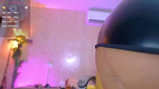 abbyhill27 online show from March 14, 2026, 9:48 am