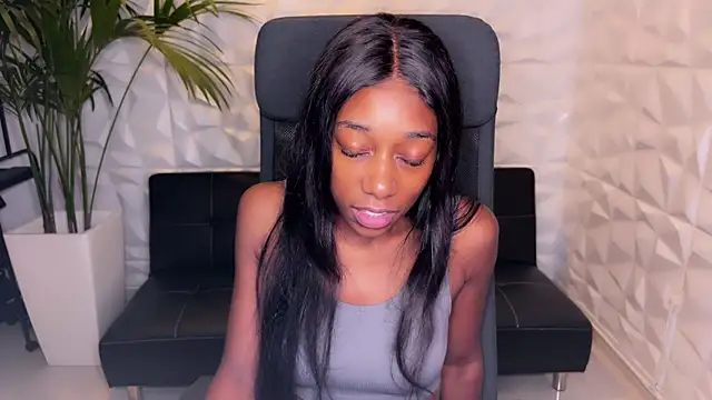 Snapshot of smileybabe chatting on December 11, 2024, 6:47 am smileybabe online show from December 11, 2024, 6:47 am