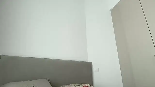 smileybabe online show from April 15, 2026, 10:33 am