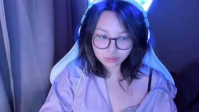 maydaykimmy online show from May 15, 2026, 8:49 pm
