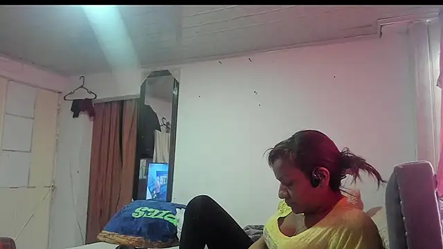 Snapshot of Laflaka22 chatting on May 12, 2026, 5:43 pm Laflaka22 online show from May 12, 2026, 5:43 pm