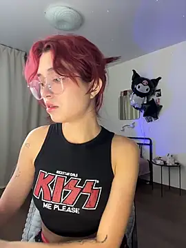 Evangeline Lawrence  online show from November 11, 2025, 4:29 pm