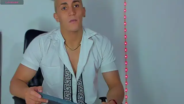 MikeRoss7777 online show from February 25, 2025, 4:14 am