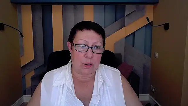 BarbaraTurners online show from October 13, 2025, 6:52 pm