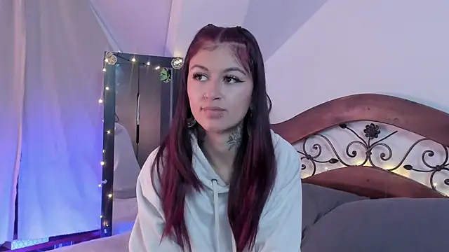 noemi foxxx online show from September 19, 2025, 11:44 am