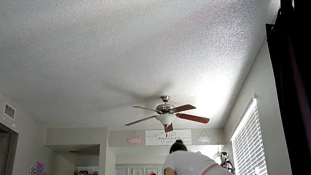 honeeyyy pot online show from October 9, 2025, 6:39 pm