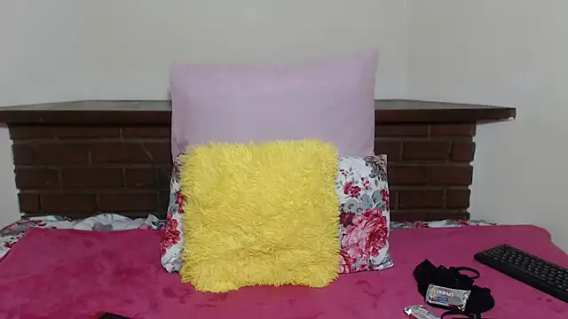 Snapshot of Yelowbone chatting on February 15, 2025, 11:17 am Yelowbone online show from February 15, 2025, 11:17 am