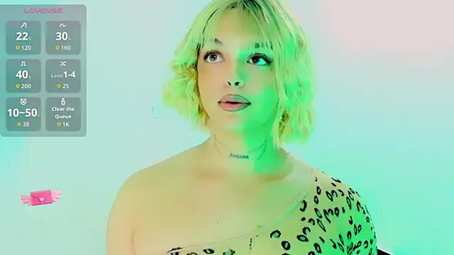 Emmaa Saenz  online show from May 22, 2026, 10:15 pm
