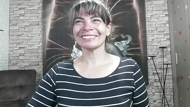 charlotedoll online show from February 26, 2025, 2:26 am