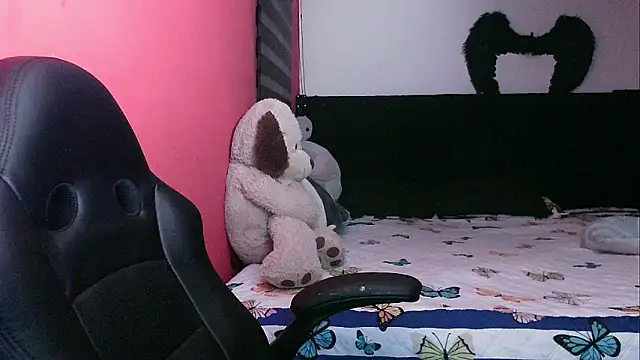 charlotedoll online show from February 18, 2026, 12:39 am