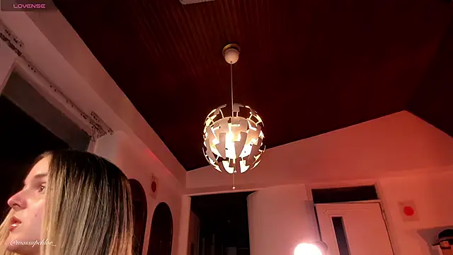 misschloe   online show from March 29, 2026, 1:27 am