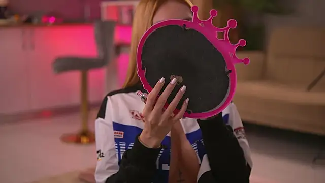 Snapshot of ButterflyLeah chatting on October 22, 2025, 1:39 am ButterflyLeah online show from October 22, 2025, 1:39 am