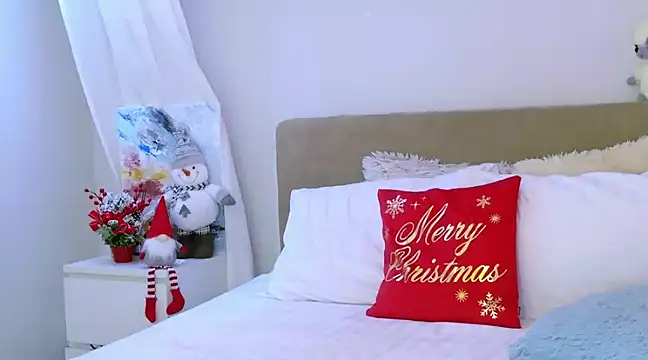 LuisaSin online show from December 18, 2024, 7:04 am