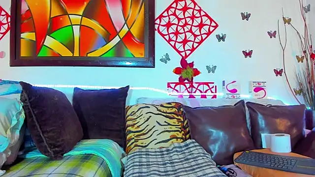 SQUIRTBRUNETE online show from May 4, 2026, 10:39 pm