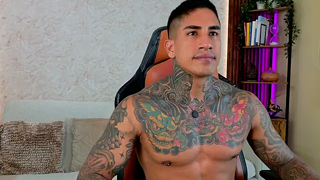 Snapshot of AdanReilly chatting on May 11, 2026, 11:13 pm AdanReilly online show from May 11, 2026, 11:13 pm