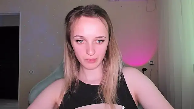 Snapshot of RouseReed chatting on April 23, 2026, 12:29 pm RouseReed online show from April 23, 2026, 12:29 pm