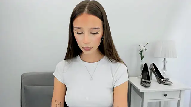 EmilyDarling online show from November 26, 2025, 9:05 pm